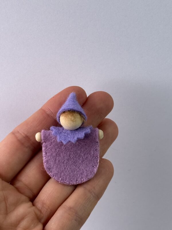 Kabouter broche lila